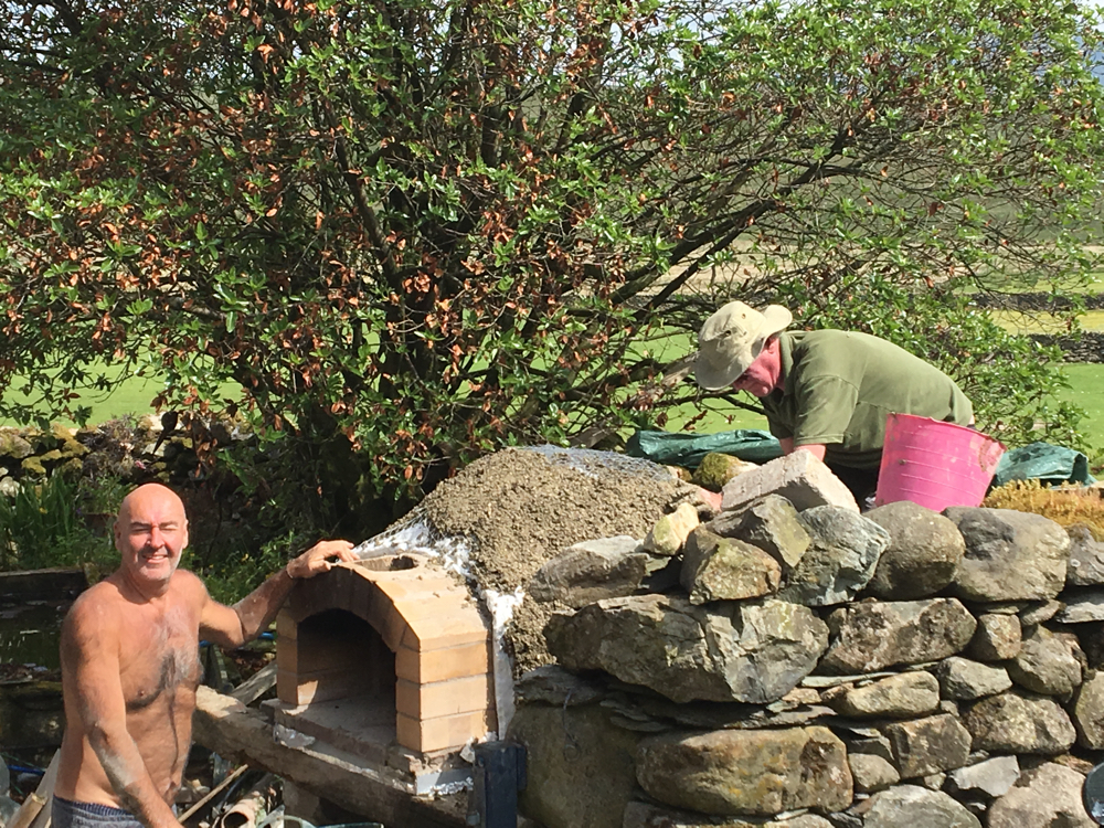 Kevin adding a layer of vermiculite to the roof of the oven.