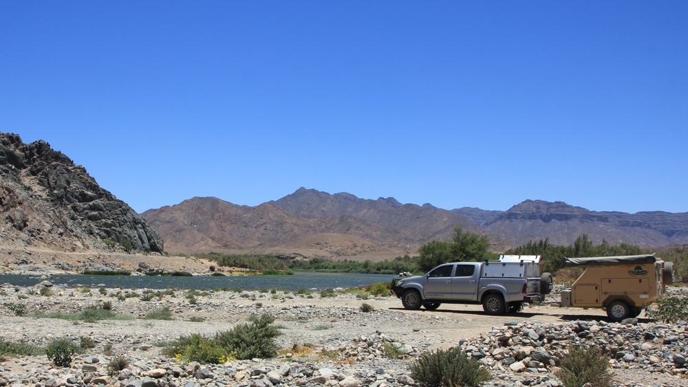 Lunch stop next to the RIver.