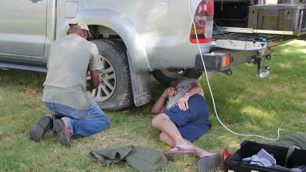 Janeer helping to remove the tyre.